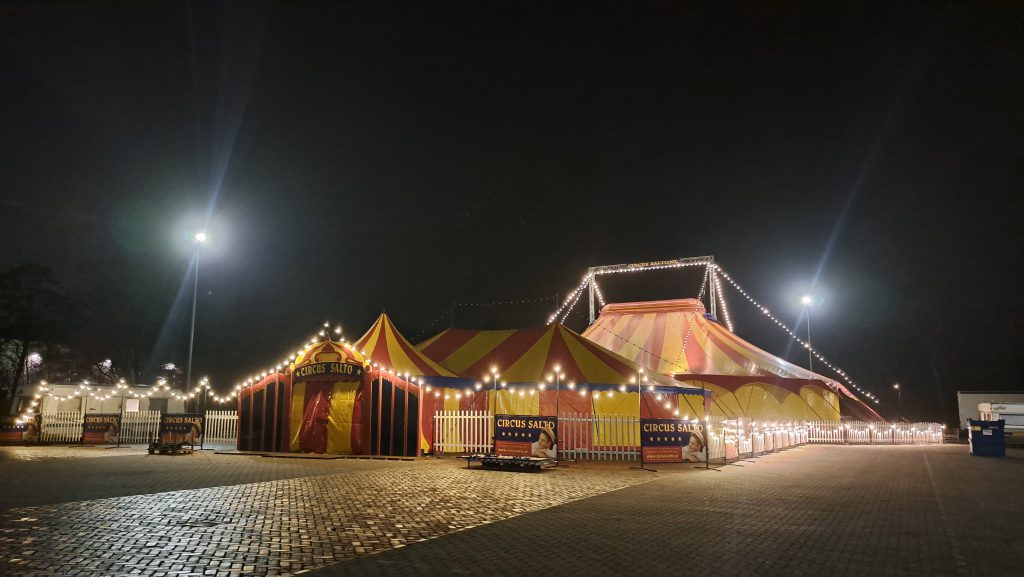 Winter circus - Circus Salto