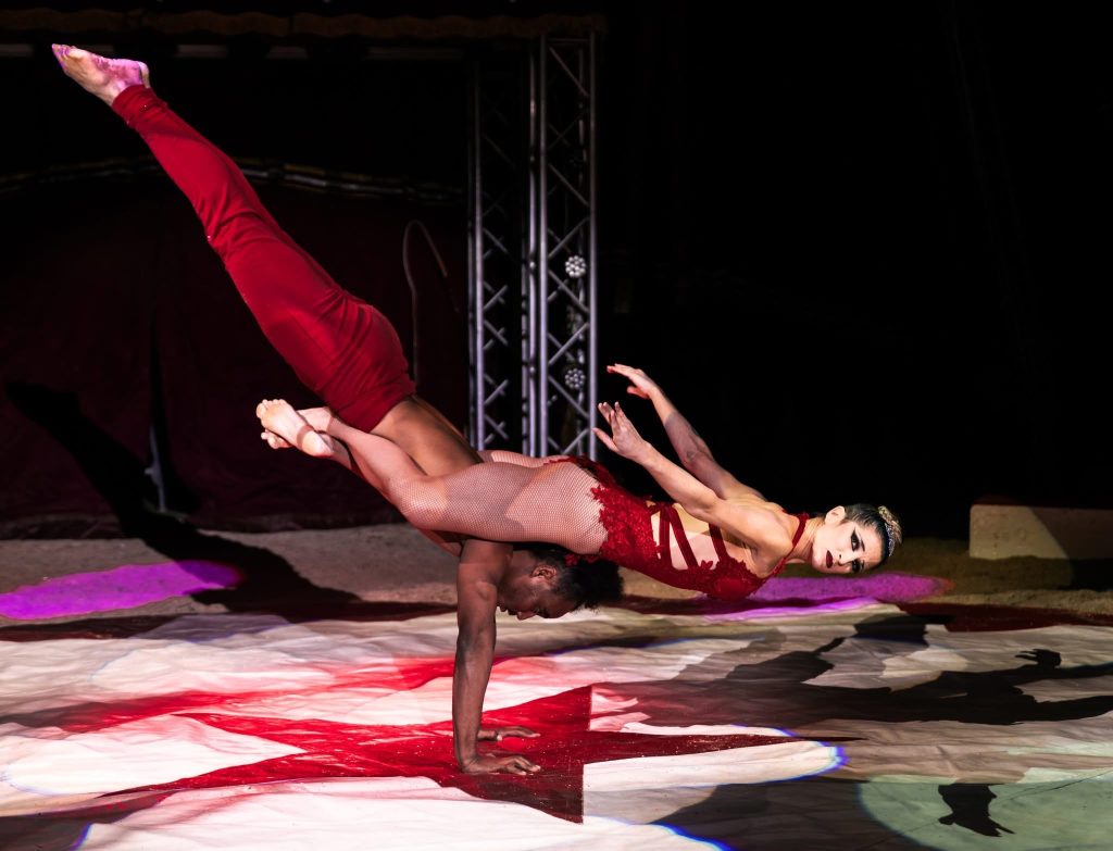 Acrobaten kerstcircus Salto Leeuwarden